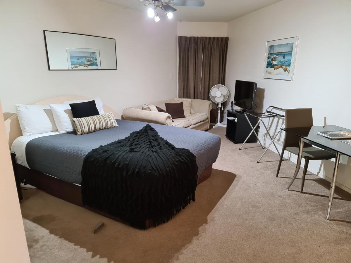 Oceanside Resort Internal Ground Floor Studio Unit Privately Owned In Mt Maunganui No External Window Or Air Conditioning Mount Maunganui Kültér fotó